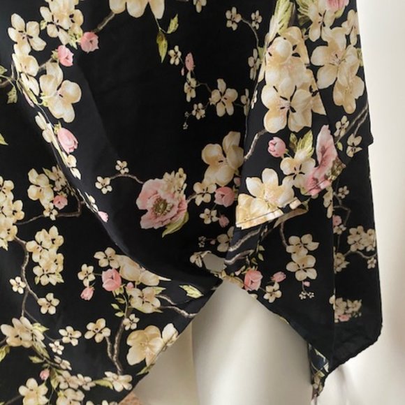 Torrid Floral Kimono Zipper Jkt - Picture 3 of 5